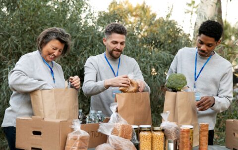 medium-shot-volunteers-with-food-packs