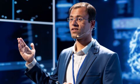 computer-scientist-presenting-latest-artificial-intelligence-innovations-expo