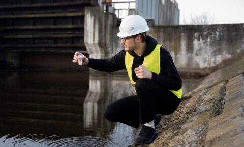 full-shot-environmental-engineer-with-water-sample