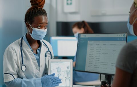 medic-showing-tablet-with-human-skeleton-patient-osteopathy-diagnosis-checkup-medical-consultation-doctor-holding-bones-anatomy-gadget-osteoporosis-fracture